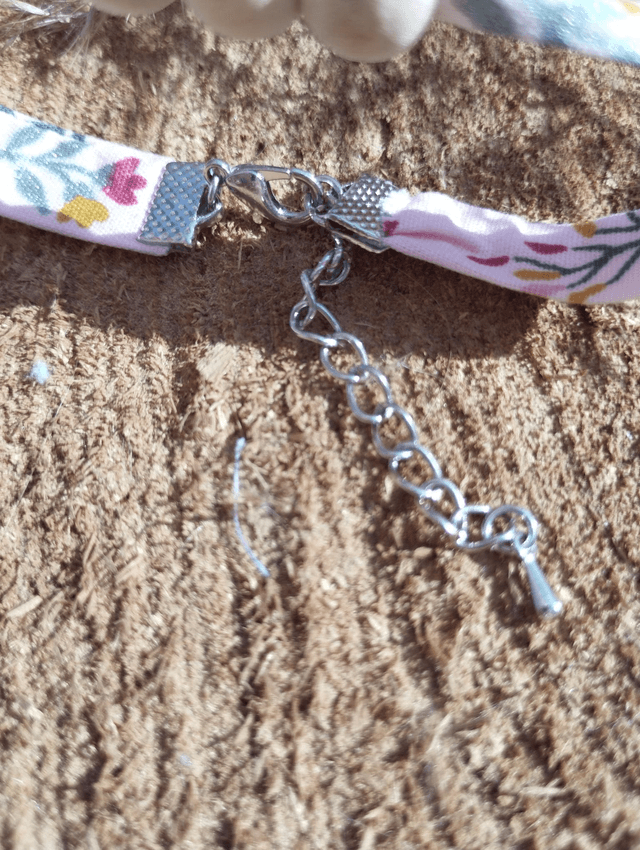 Bracelet large en tissus 3 perles de bois - motif Fleurs à paillettes
