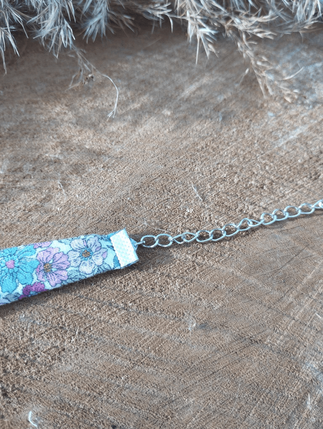 Bracelet fin en tissus avec médaille artisanale - motif liberty bleu