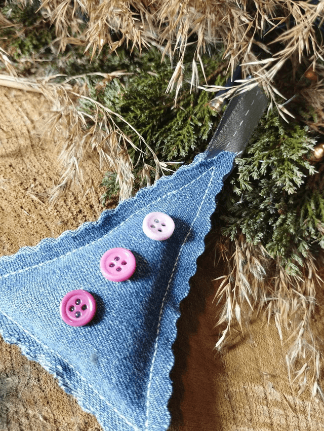 Suspension sapin de noël en jeans recyclé