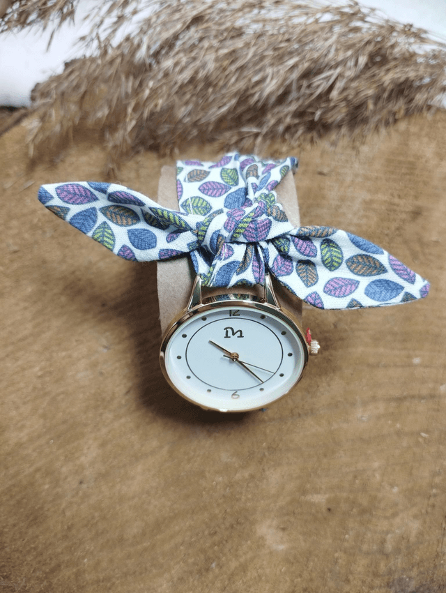 Montre avec bracelet en tissu - feuilles blanches