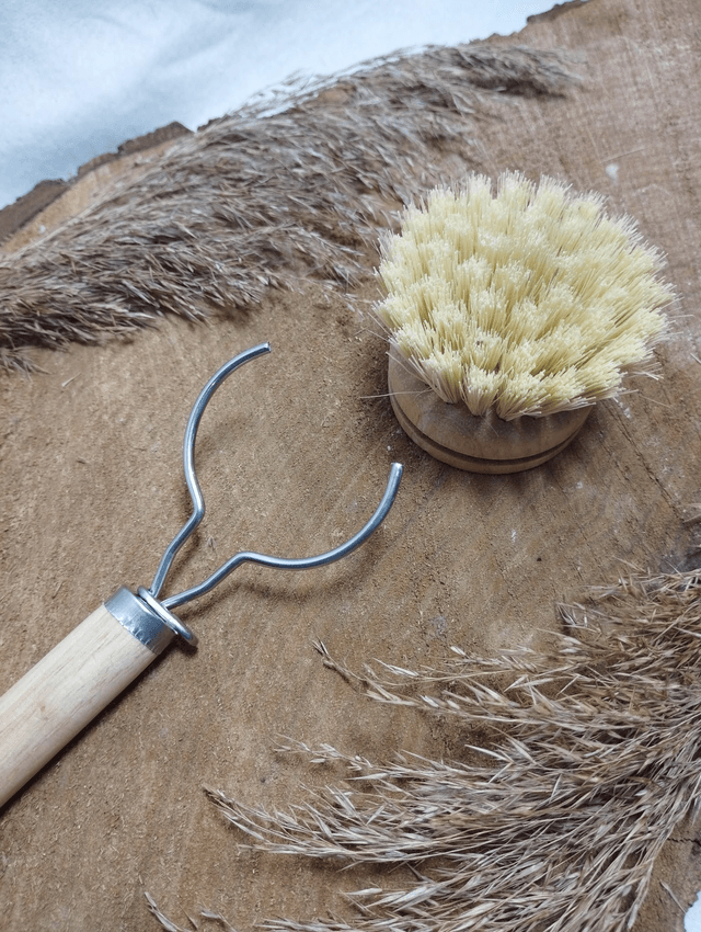 Brosse vaisselle avec manche en bois