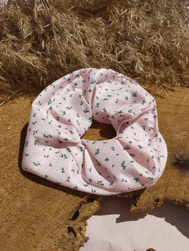 Chouchou satiné - motif fleurs roses