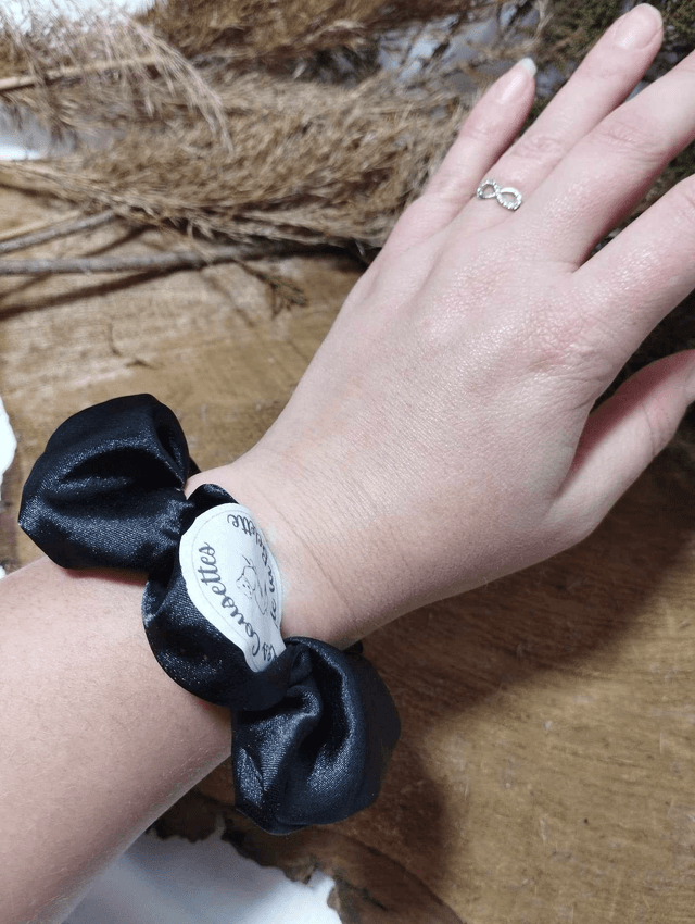 Chouchou noir en satin