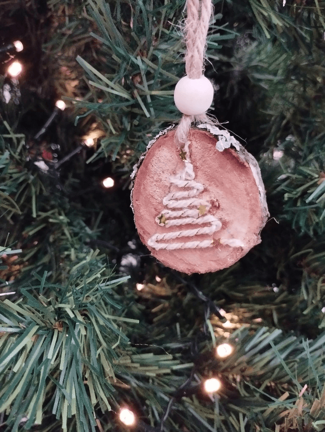 Déco suspension en bois - Sapin pailleté