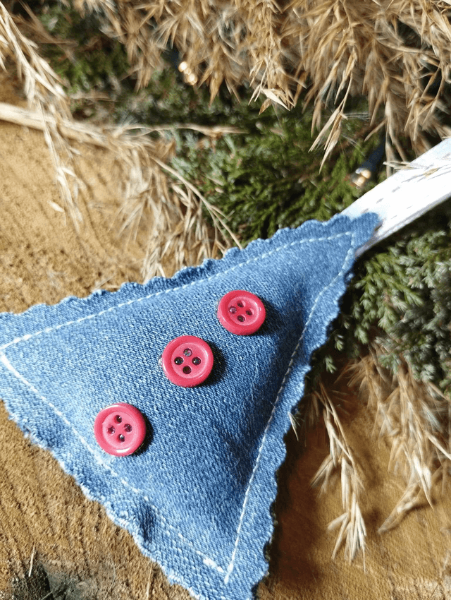 Suspension sapin de noël en jeans recyclé