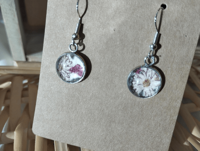 Boucles d'oreilles pendantes (modèle unique) - marguerite 