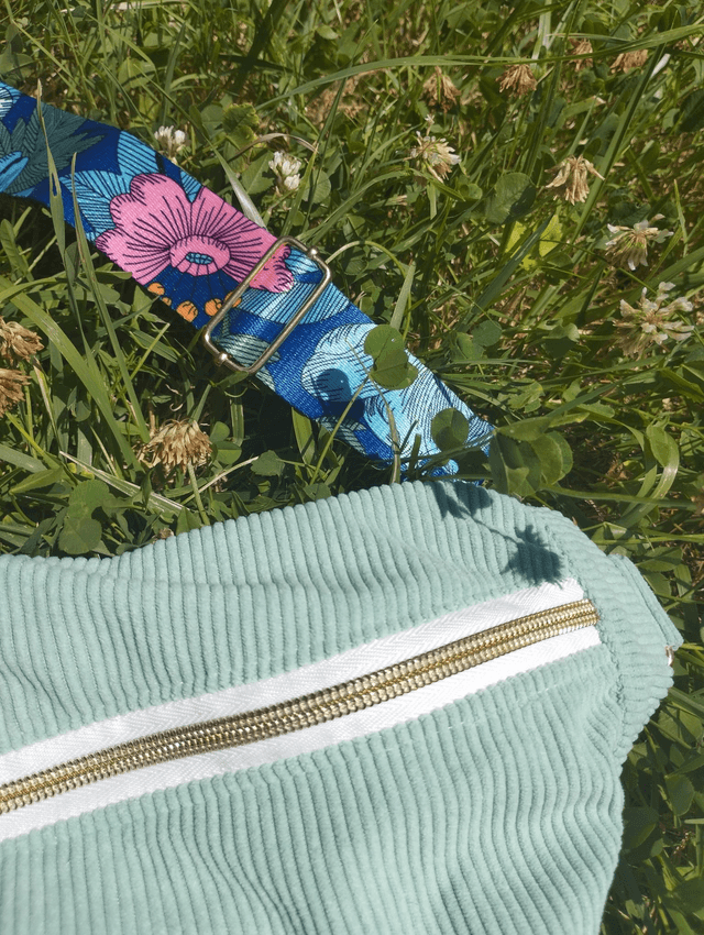 BANANA BAG - motif vert d'eau / fleurs des champs