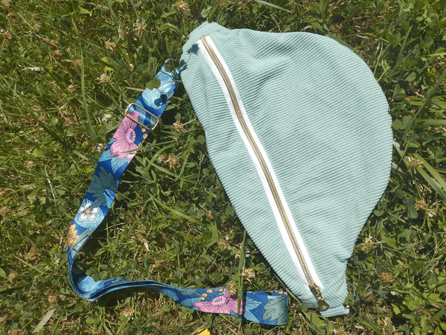 BANANA BAG - motif vert d'eau / fleurs des champs