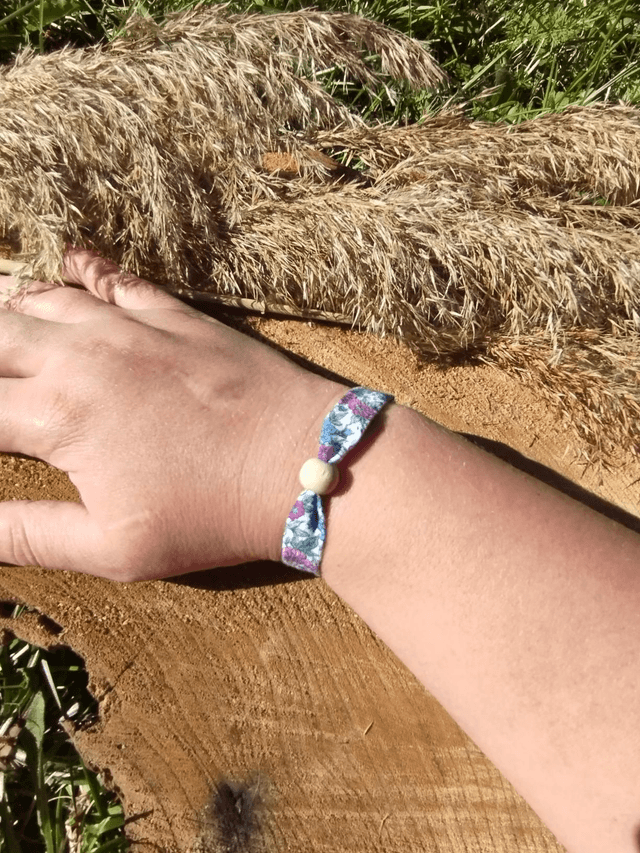 Bracelet large en tissus 1 perle de bois - motif Liberty