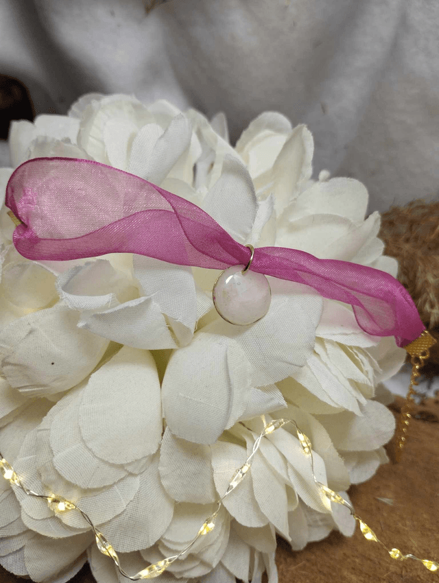 Collection LOVE - Bracelet en voilage rose avec médaille artisanale 