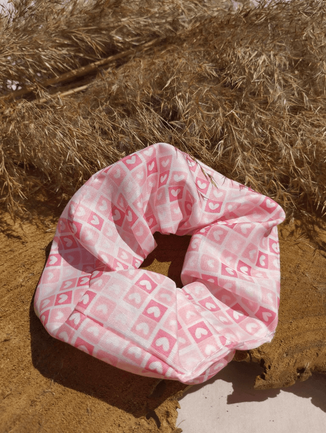 Chouchou satiné - motif petits coeurs